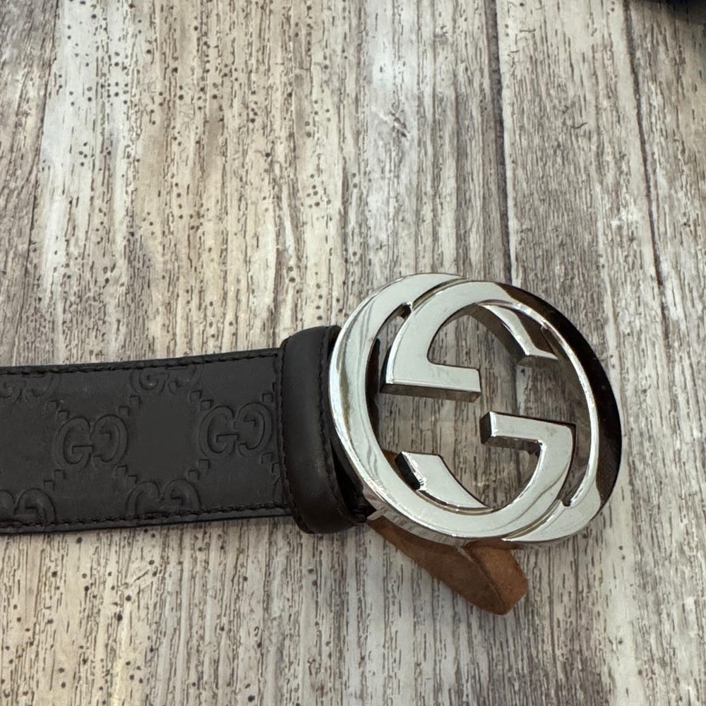 Gucci Brown Leather GG Silver Double G Men's Belt 39.5 in long 1.5 in wide $175